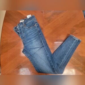 Levi's size 26 Wedgie Skinny NWOT blue jeans